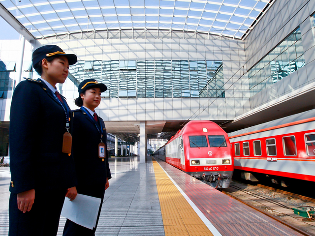 100万名旅客查验 100万次把关服务